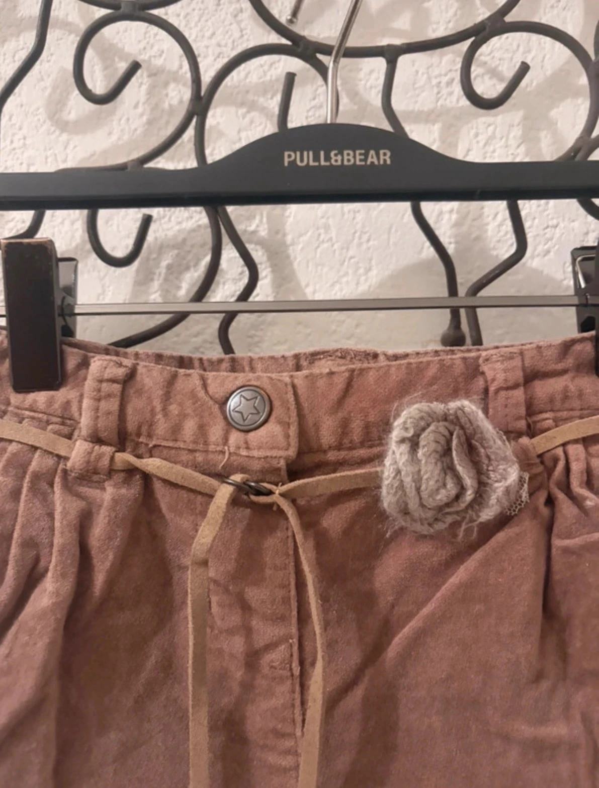 Bouffante Tape à l'üeil korte rok in geribbeld taupe velours met bloem en riem - Maat 23 maanden – photo 3